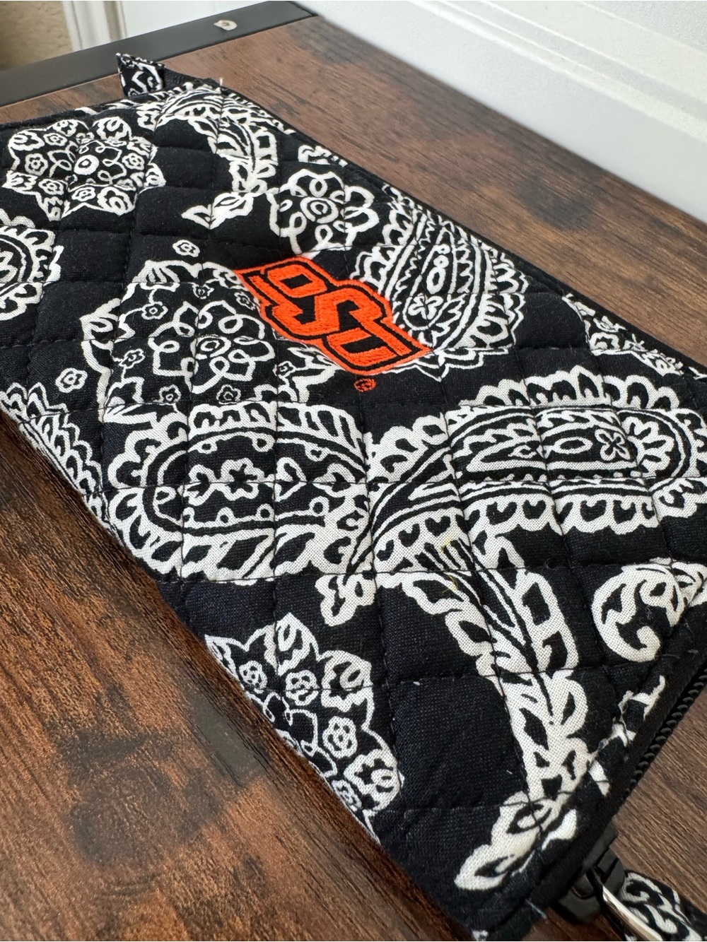 Vera Bradley RFID Front Zip Wristlet NWT Black White Bandana OSU Oklahoma State - Picture 4 of 11